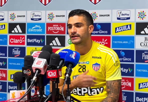 Futbolista en rueda de prensa