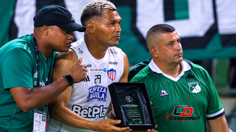 Homenaje a Teófilo Gutiérrez en el estadio