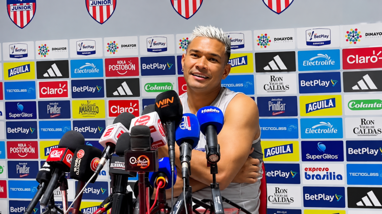 Rueda de prensa del futbolista colombiano